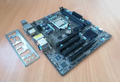Лот: 19414889. Фото: 1. Материнская плата ASRock H77M... Материнские платы