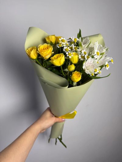 Лот: 25716340. Фото: 1. Букет комплимент на выбор. Свежие цветы