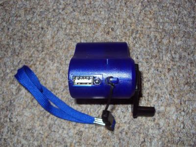 Лот: 856182. Фото: 1. USB "динамо зарядка" для телефонов... Зарядные устройства, блоки питания, адаптеры сетевые для смартфонов