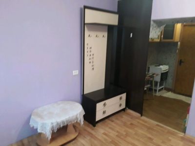 Лот: 10806709. Фото: 1. Сдам 1 комнатную (гостинку) в... Квартиры, студии