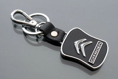 Лот: 9744189. Фото: 1. брелок citroen кожа. Брелоки для ключей