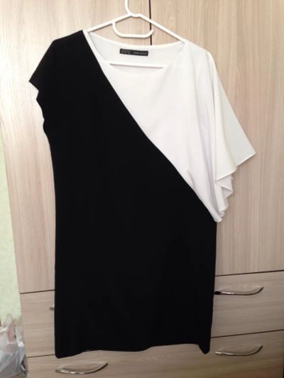 Лот: 6256071. Фото: 1. Платье Zara р-р 44. Платья