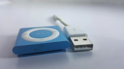 Лот: 7458331. Фото: 1. Apple iPod Shuffle 4 2GB. Плееры