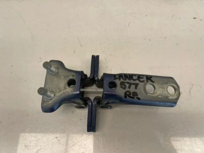 Лот: 24425347. Фото: 1. кронштейн двери Mitsubishi Lancer... Двигатель и элементы двигателя