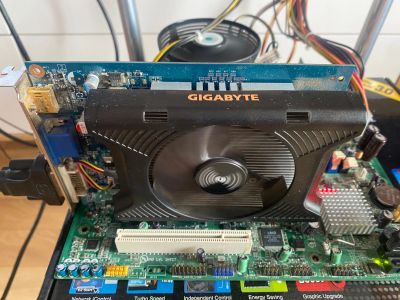 Лот: 21732180. Фото: 1. Gigabyte Nvidia GeForce GT 220... Видеокарты