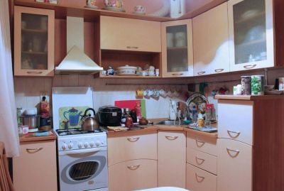 Лот: 9890595. Фото: 1. Кухонный гарнитур с вытяжкой и... Кухонные гарнитуры