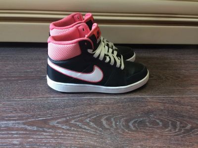 Лот: 11317639. Фото: 1. Кроссовки Nike р-37,5. Кеды, кроссовки, слипоны