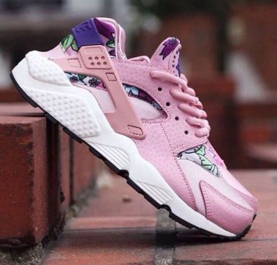 Лот: 7600686. Фото: 1. Nike Huarache Pink. Кеды, кроссовки, слипоны