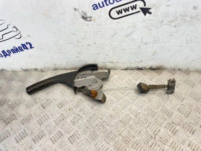 Лот: 25513089. Фото: 1. ручка ручника toyota Corolla ZZE120. Двигатель и элементы двигателя