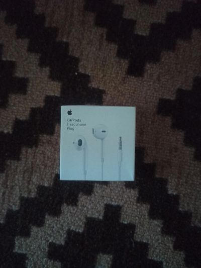 Лот: 18742600. Фото: 1. EarPods. Наушники, гарнитуры