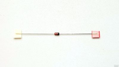 Лот: 17933132. Фото: 1. Стабилитрон 0.5w 3,3v (3v3, 3... Диоды и тиристоры