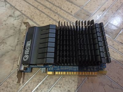 Лот: 17101959. Фото: 1. Видеокарты GT610 1Гб PCI-E, 2... Видеокарты