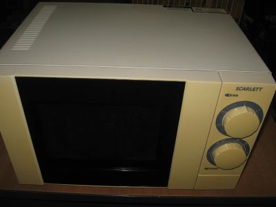 Лот: 11770135. Фото: 1. Микроволновая печь Scarlett sc-1702... Микроволновки, мини-печи