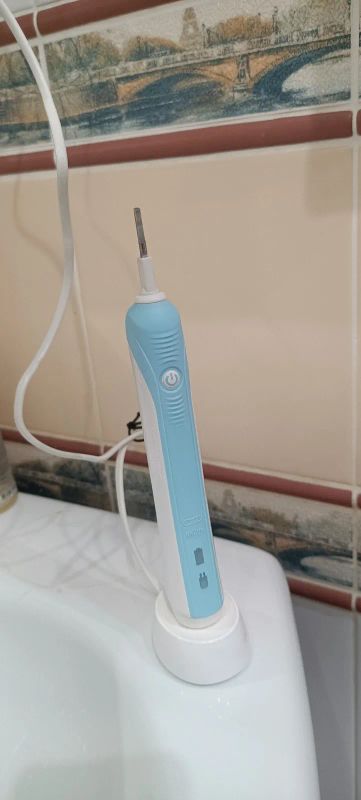 Лот: 24338865. Фото: 1. Зубная щетка Braun Oral-B PRO... Электрические зубные щетки и ирригаторы
