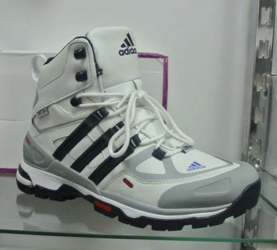 Лот: 9103583. Фото: 1. Кроссовки Adidas с натуральным... Кеды, кроссовки, слипоны