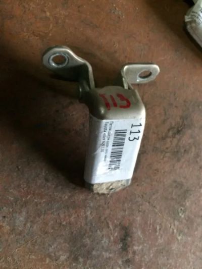 Лот: 21420782. Фото: 1. Петля двери нижняя Toyota Allex... Двигатель и элементы двигателя