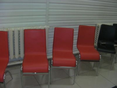 Лот: 9656476. Фото: 1. Стул красный хром 2500р. Столы, стулья, обеденные группы