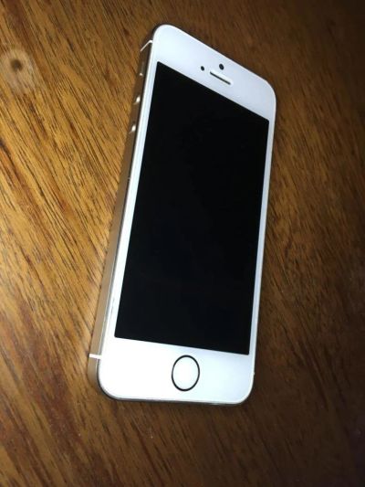 Лот: 11306248. Фото: 1. iPhone 5s 16Gb. Смартфоны