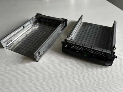 Лот: 25350640. Фото: 1. Лотки для жестких дисков. Жёсткие диски (HDD)