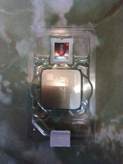 Лот: 20618421. Фото: 1. Процессор AMD Ryzen 7 2700. Процессоры