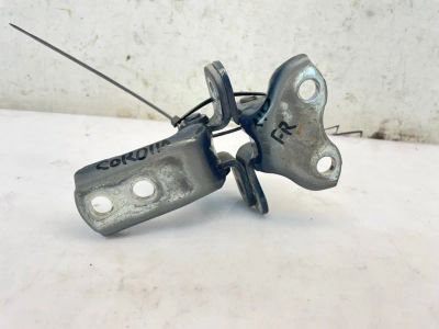Лот: 25065051. Фото: 1. кронштейн двери toyota corolla... Двигатель и элементы двигателя