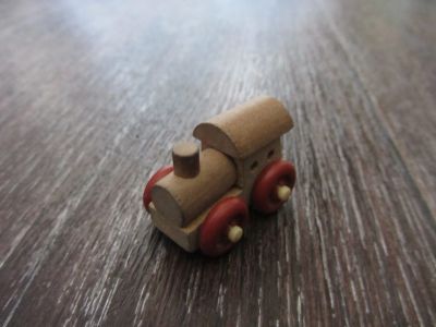 Лот: 18805173. Фото: 1. Деревянная маленькая фигурка. Фигурки, статуэтки