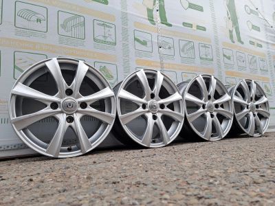 Лот: 25806171. Фото: 1. Комплект Оригинальных Литых дисков... Диски