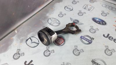 Лот: 23587304. Фото: 1. Поршень с шатуном Toyota Avensis... Двигатель и элементы двигателя