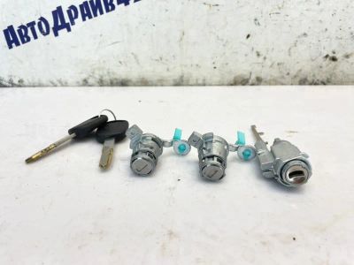 Лот: 25204364. Фото: 1. Личинки замков Honda Accord CL3. Двигатель и элементы двигателя