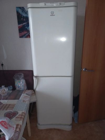 Лот: 21981100. Фото: 1. Холодильник бу indesit. Холодильники, морозильные камеры
