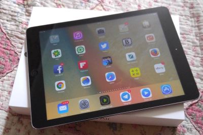 Лот: 7366357. Фото: 1. планшет iPad AIr черный 32 GB... Планшеты
