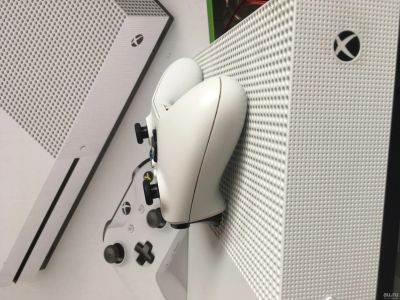 Лот: 13657170. Фото: 1. Xbox One S + 6 игр. Игры для консолей