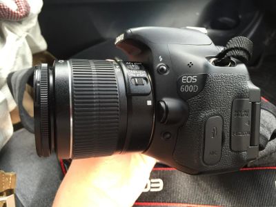 Лот: 7660182. Фото: 1. Canon 600D KIT (Почти Новый... Цифровые зеркальные