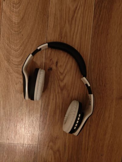 Лот: 21987064. Фото: 1. Беспроводные bluetooth наушники... Наушники, гарнитуры