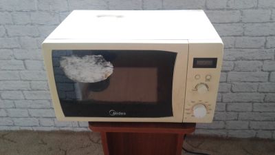 Лот: 14355413. Фото: 1. Микроволновка неисправно. Запчасти для остальной бытовой техники