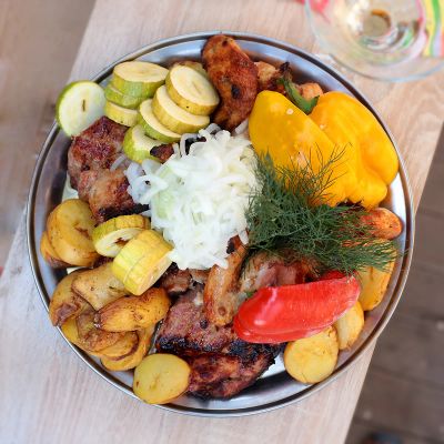 Лот: 11749901. Фото: 1. 1кг мясного ассорти с овощами... Готовые блюда