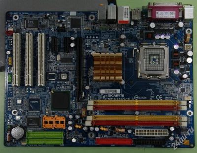 Лот: 1251959. Фото: 1. Материнская плата Gigabyte GA-8I945PL-G. Материнские платы