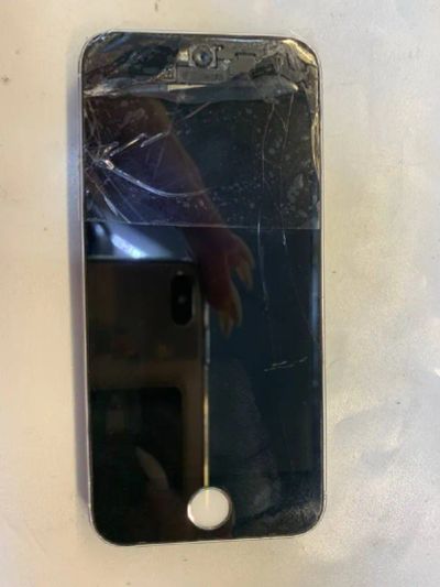 Лот: 20772344. Фото: 1. Смартфон Apple IPhone SE (A1723... Смартфоны