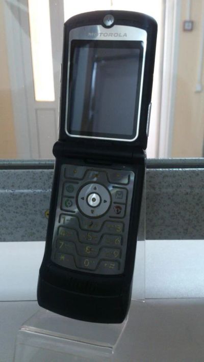 Лот: 7967131. Фото: 1. Сотовый телефон Motorola Razr... Кнопочные мобильные телефоны