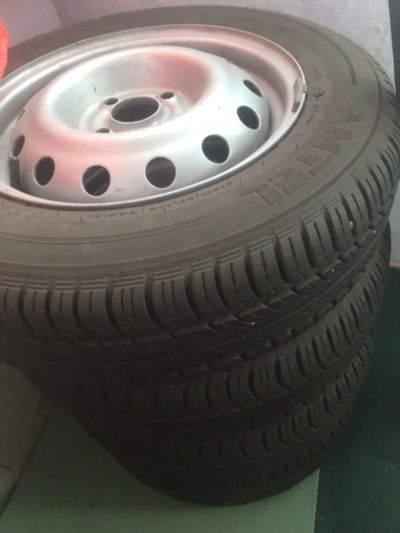 Лот: 13500853. Фото: 1. Комплект шин на дисках R14 4х100... Шины на дисках
