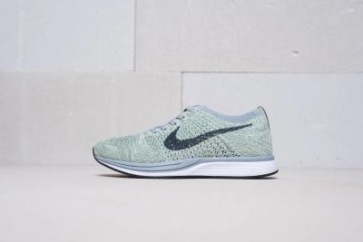 Лот: 11618290. Фото: 1. Кроссовки Nike Flyknit Racer... Кеды, кроссовки, слипоны