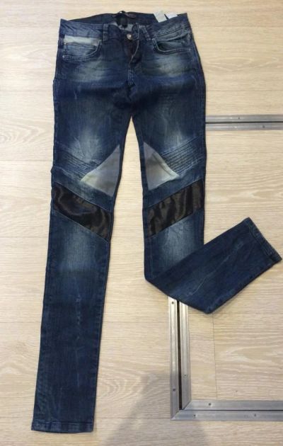 Лот: 7479974. Фото: 1. Джинсы дудочки (зауженные) Bershka. Джинсы