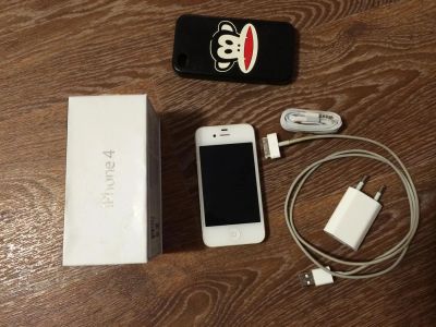 Лот: 3669757. Фото: 1. I phone 4g 16 gb белый. Смартфоны