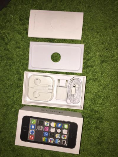 Лот: 6426982. Фото: 1. Apple 5 s. Смартфоны