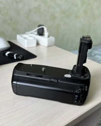 Лот: 25110451. Фото: 1. Батарейный блок для Canon eos... Батарейные блоки, ручки