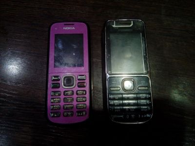 Лот: 17086654. Фото: 1. Nokia C1-02 + Nokia C2-01. Кнопочные мобильные телефоны