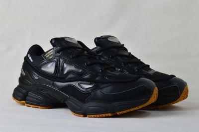 Лот: 16851914. Фото: 1. Кроссовки мужские Adidas Ozweego... Кеды, кроссовки, слипоны