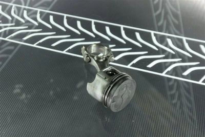 Лот: 23592801. Фото: 1. Поршень с шатуном Isuzu 4EE1T. Двигатель и элементы двигателя