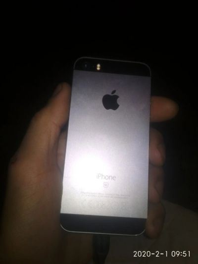 Лот: 15422275. Фото: 1. iPhone se 32 gb space gray. Защитные стёкла, защитные плёнки