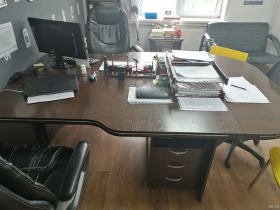 Лот: 16038856. Фото: 1. Стол для офиса. Столы, стулья, обеденные группы